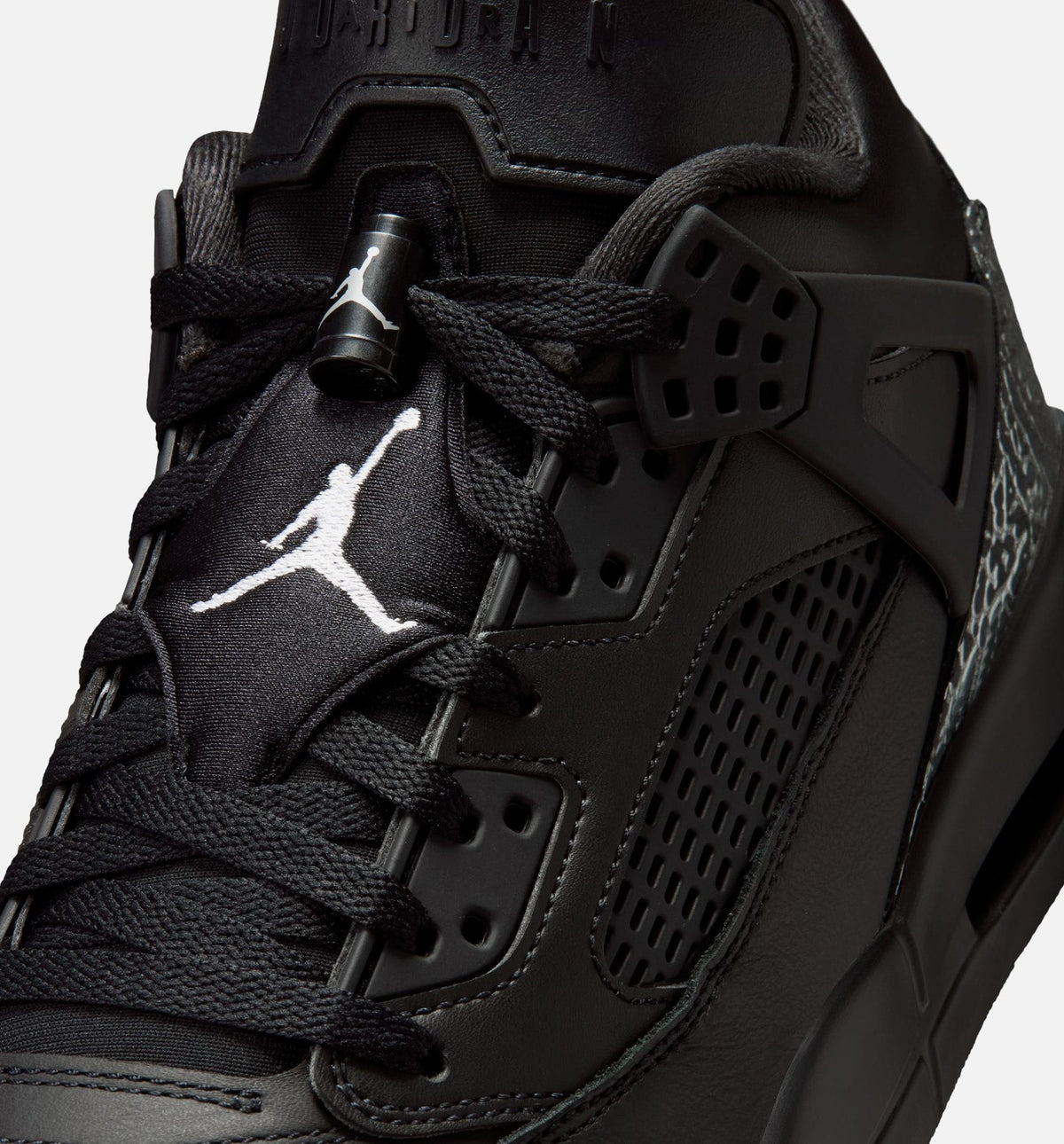 Spizike Low Men's Basketball Shoes - Black/Metallic Silver